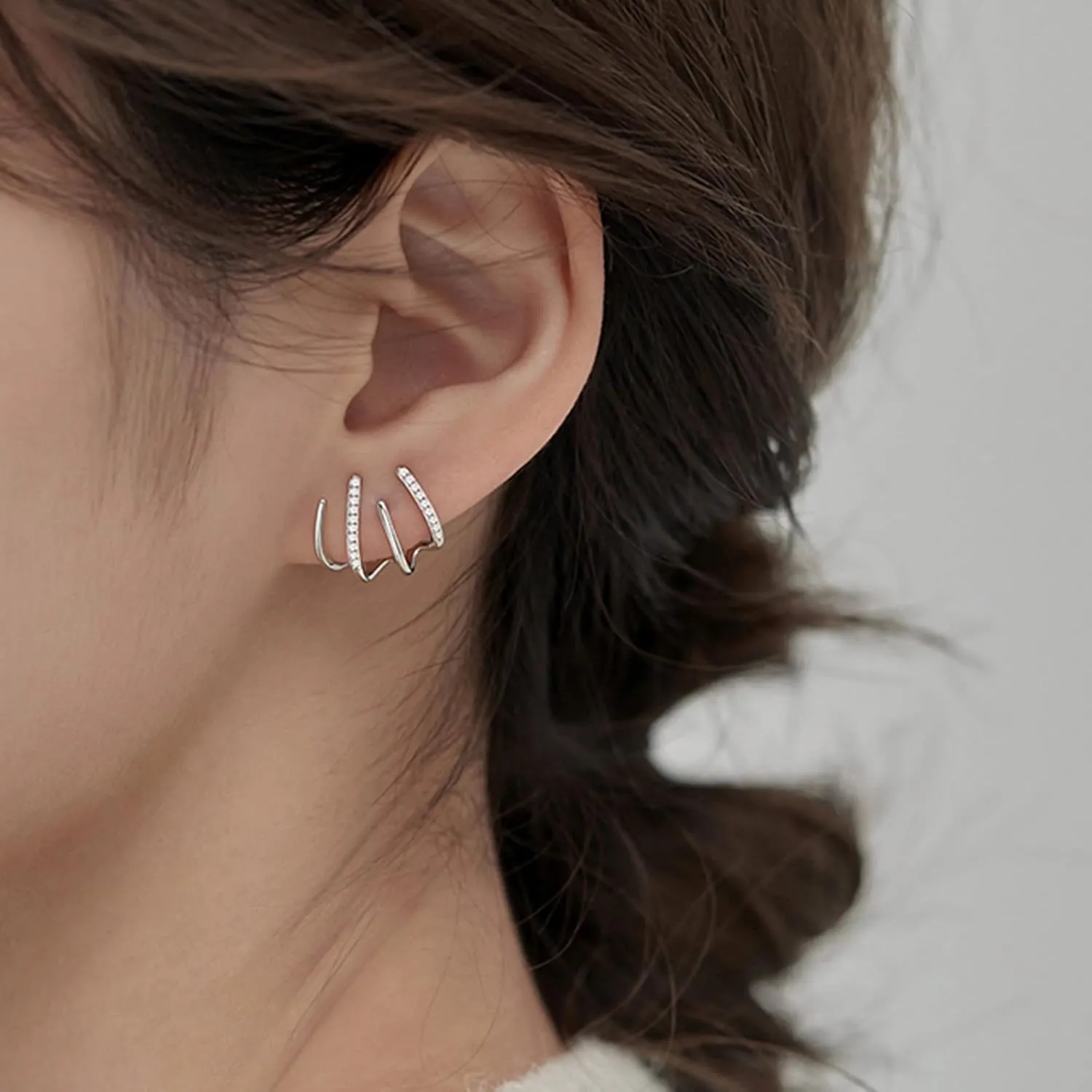 Claw Earring Cuff Zircon Needle Stud Ear Cuffs Gold Claw Earrings for Women Dainty Minimalist Huggie Ear Wrap Piercing Stud Earrings