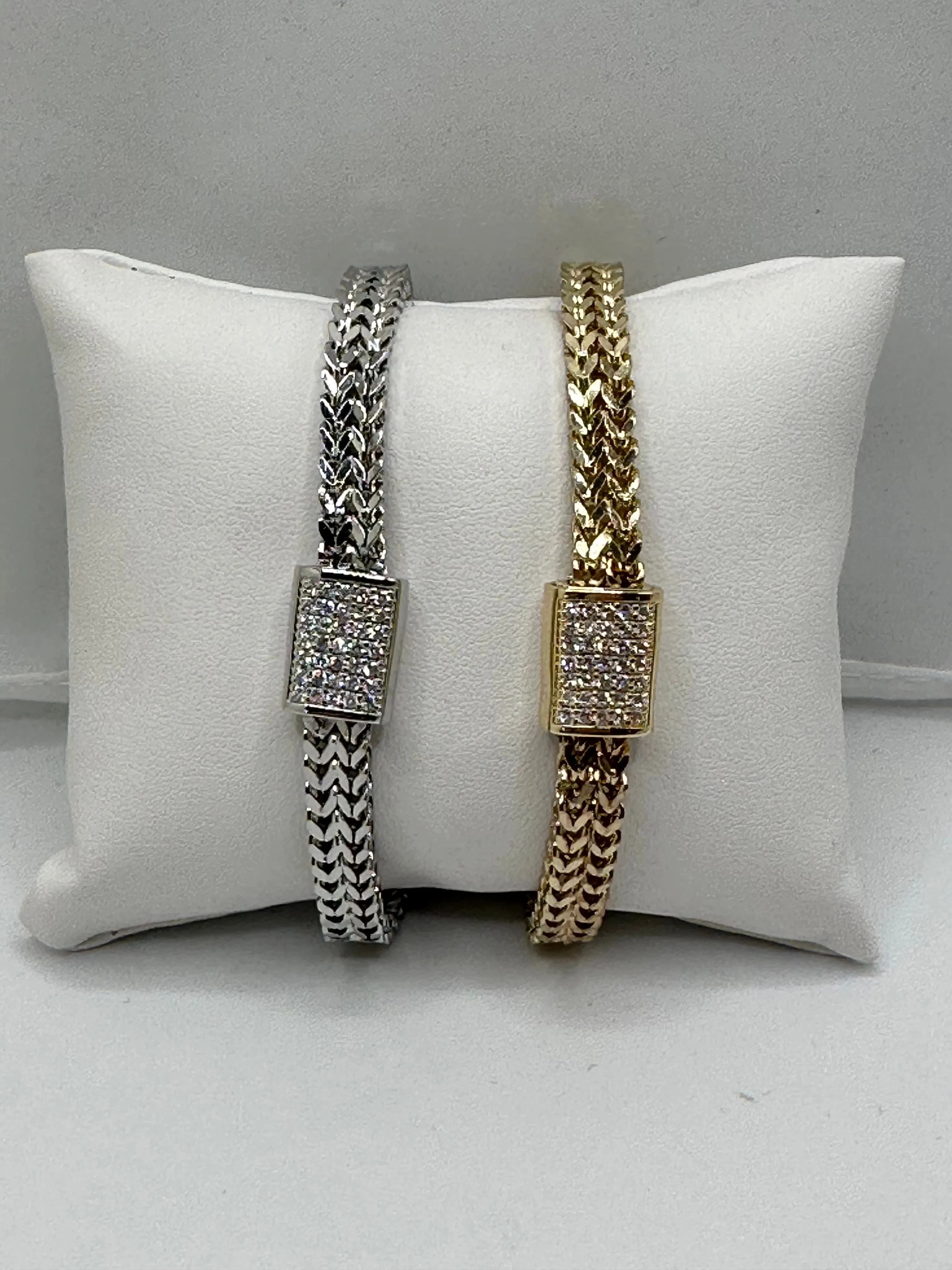 Cuban Link Bracelet with Magnetic Pave Closure