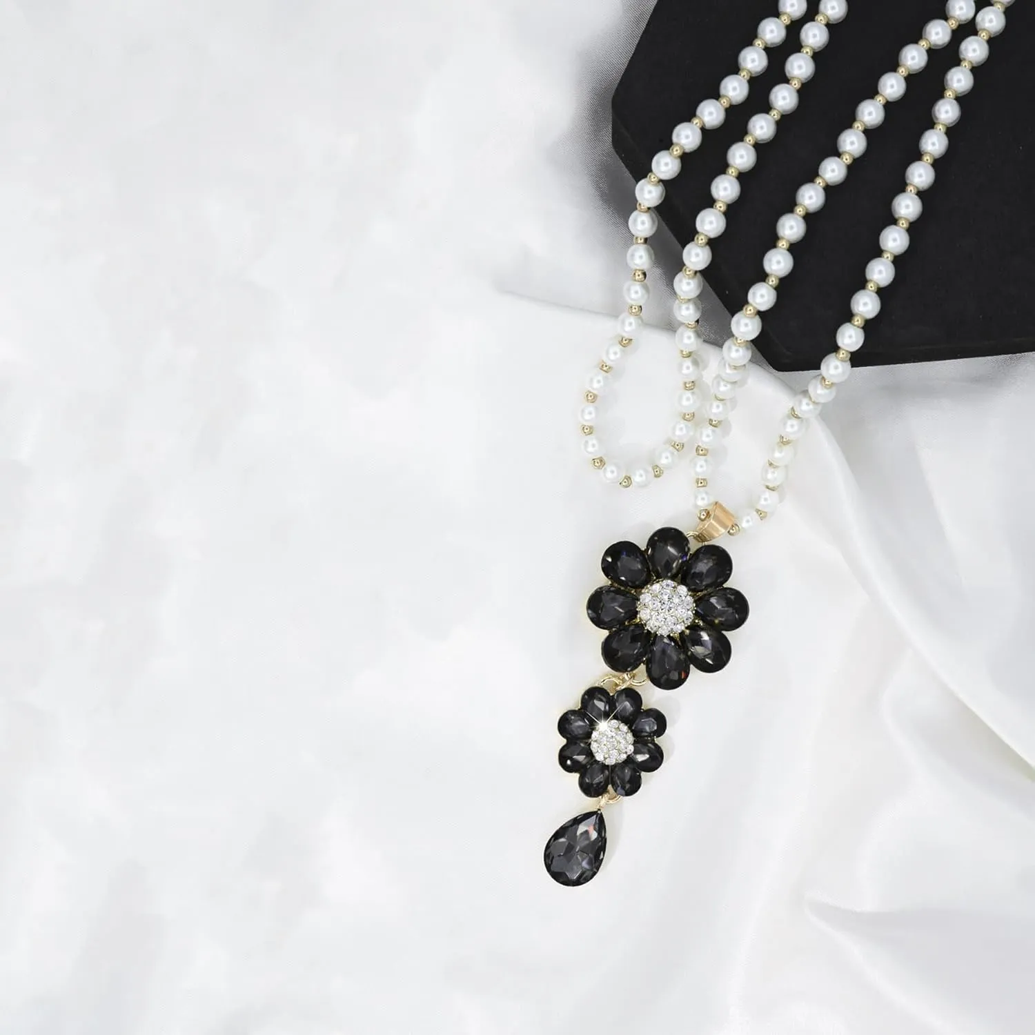 Long Crystal Flower Pendant Necklace for Women Large Rhinestone Floral Pendant Pearl Beaded Necklaces Gold Plated Sweater Statement Necklace Fashion Jewelry for Women