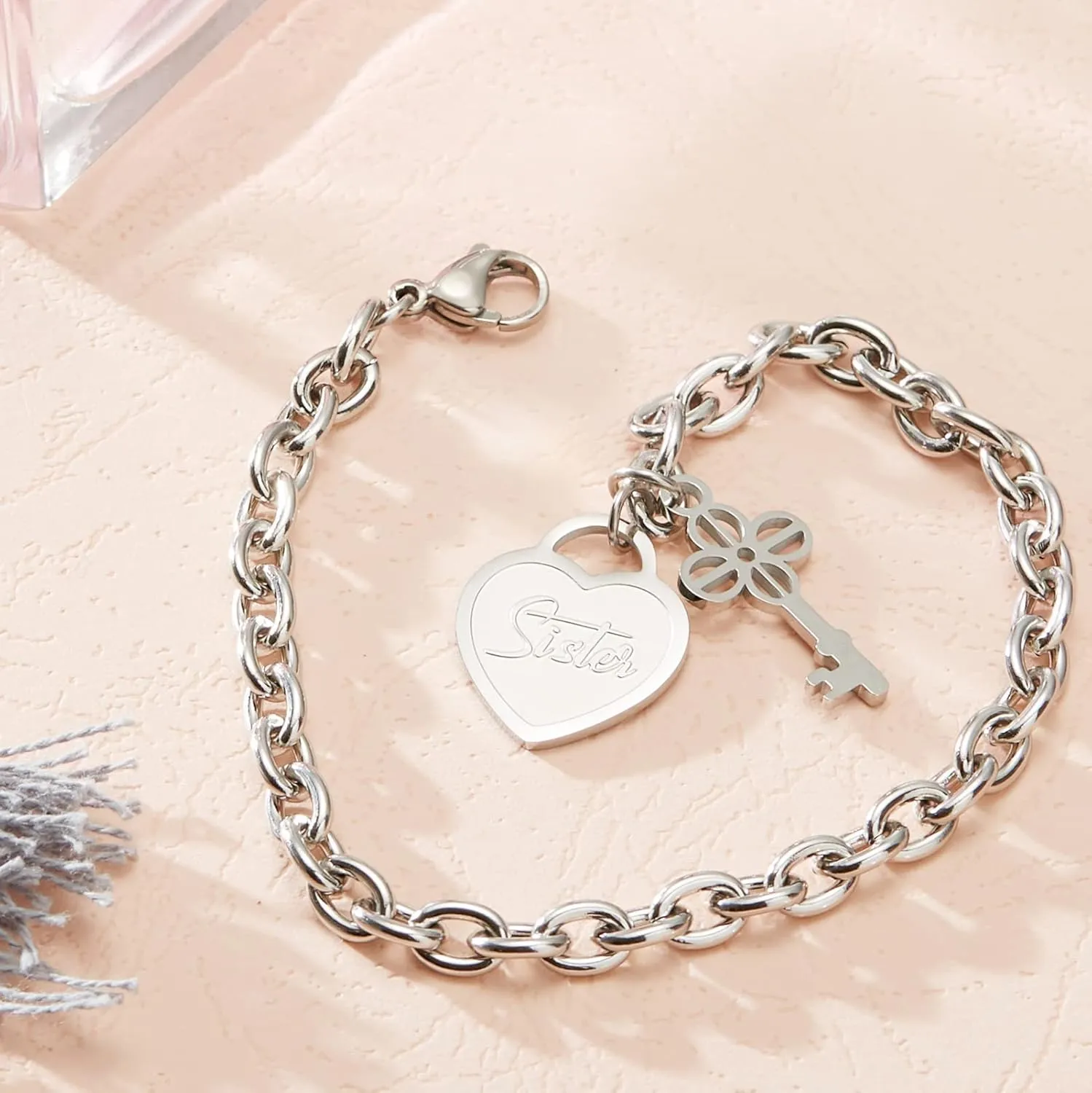 Personalized Heart Pendant Bracelets Gifts for Women Teen Girls Sister Mom Best Friend Adjustable Bangle for Birthday Christmas Mothers Day Gifts