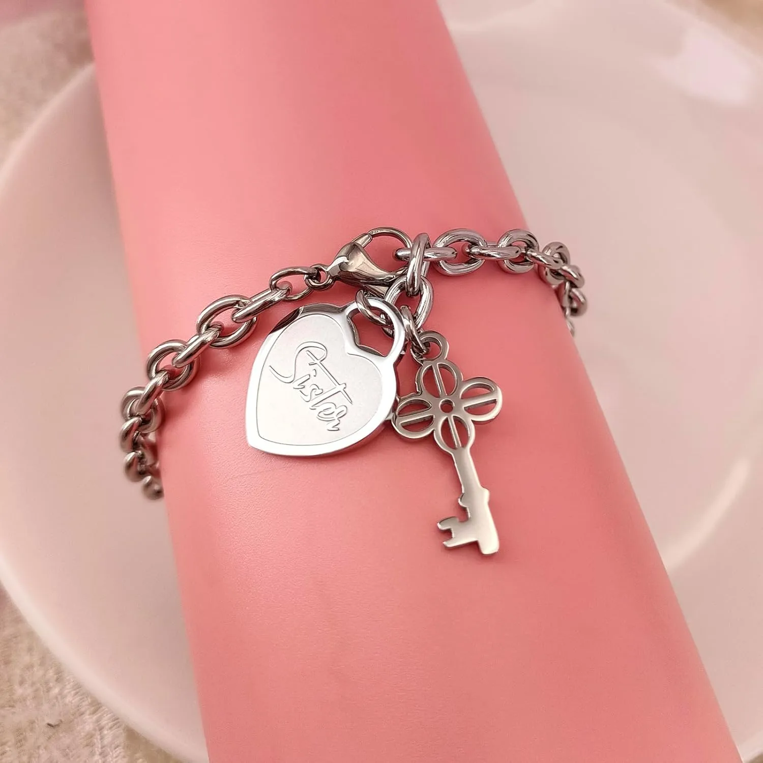 Personalized Heart Pendant Bracelets Gifts for Women Teen Girls Sister Mom Best Friend Adjustable Bangle for Birthday Christmas Mothers Day Gifts